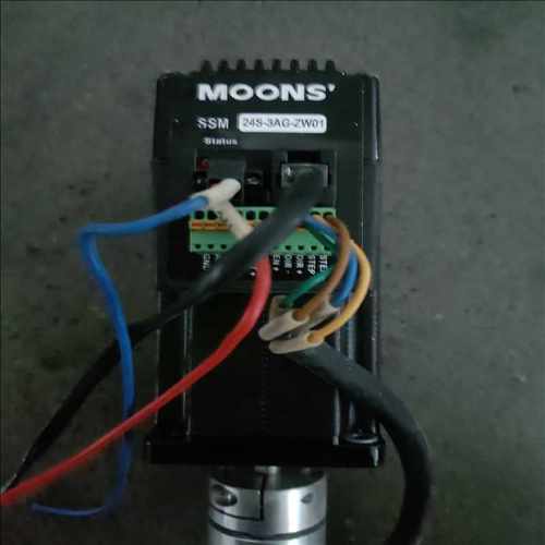 鸣志SSM24Q-3AG-ZW01一体式步进伺服电机，都配有（耶耶电子）