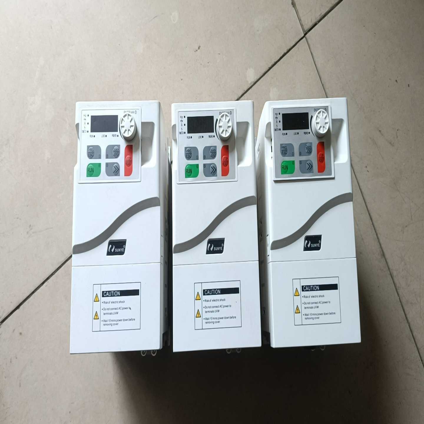 日业变频器，E500-4T4R0B正常使用，机器上拆下来的。询价