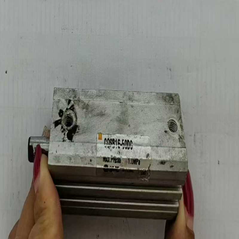 气缸CQSB16-50DC，具体成色见图。保真，1~询价