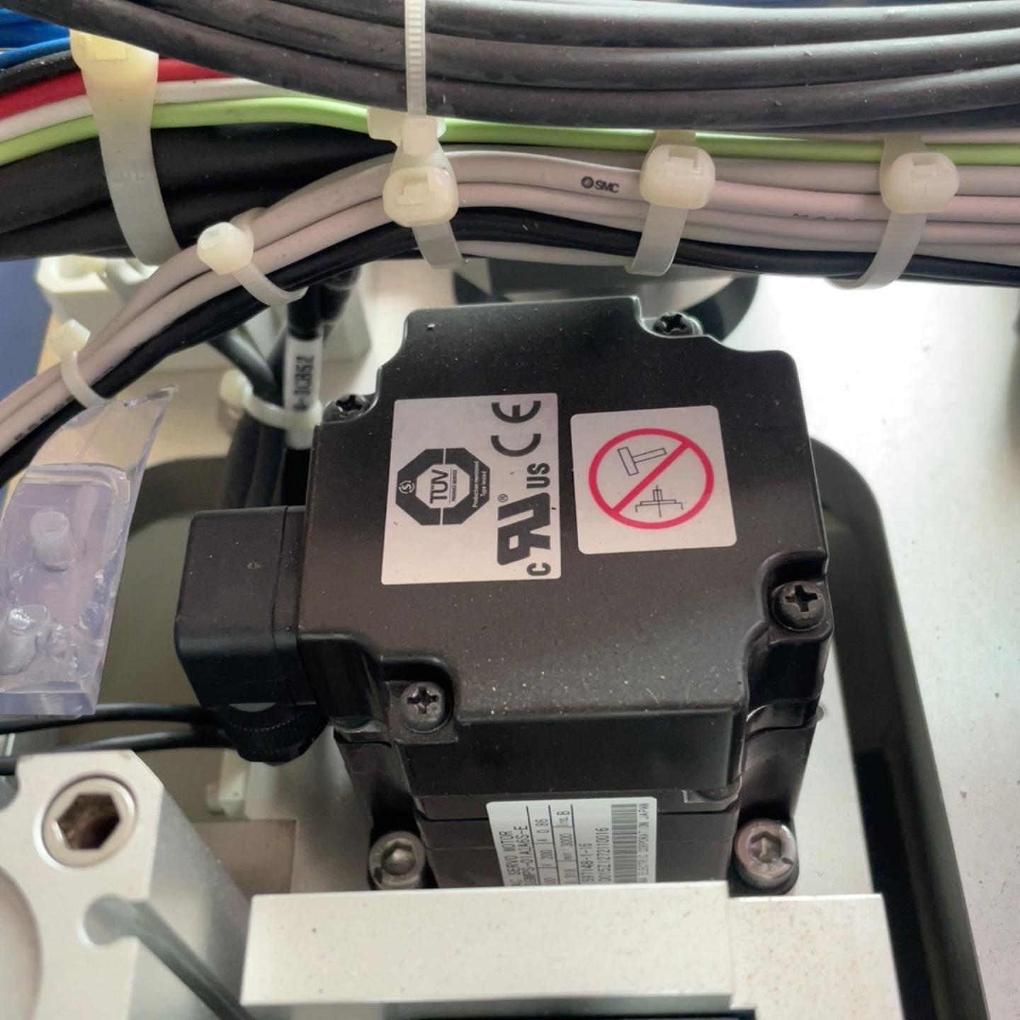 安川 电机 SGMPS-01ACA4-E。  SGMPS-0（佳毅工控）