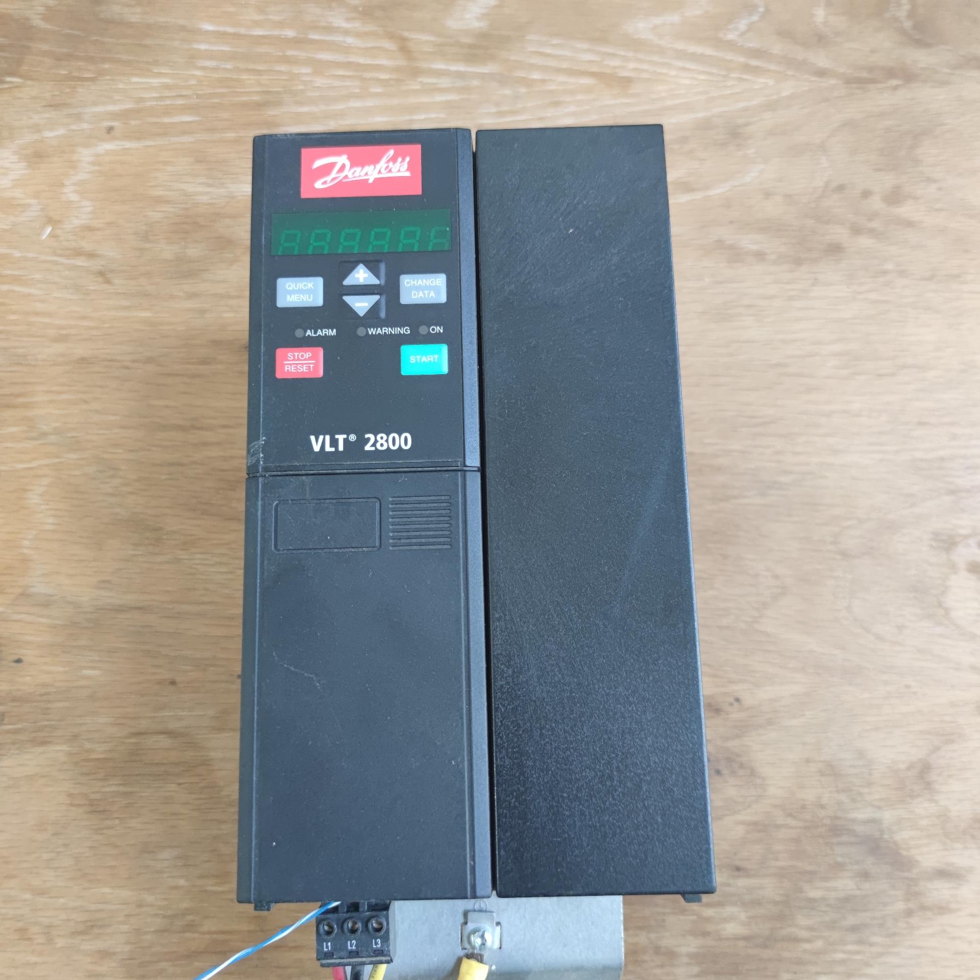 丹佛斯VLT2800变频器 VLT2855PT4B20STR（佳毅工控）