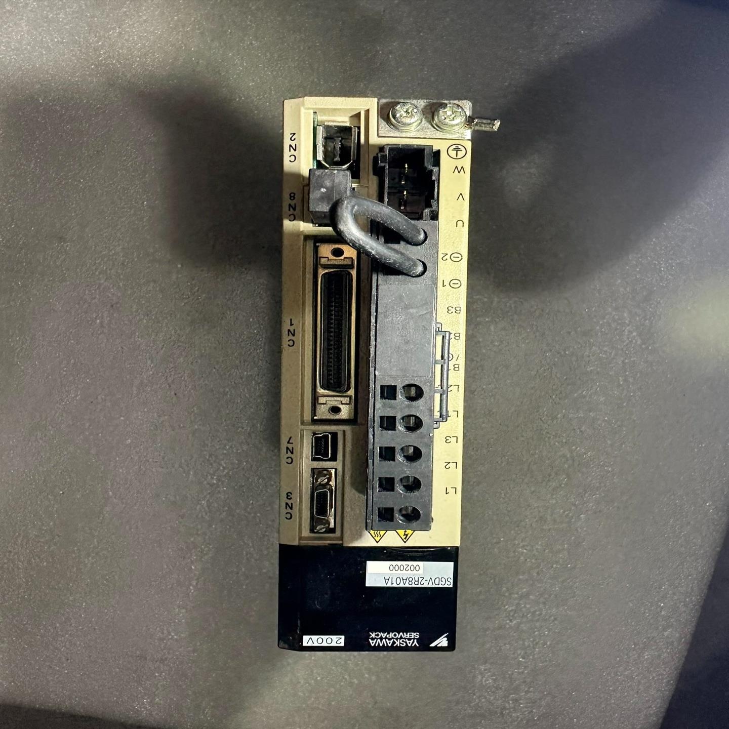 询价~安川伺服驱动器，成要漂亮，型号：SGDV - 2R8A01A