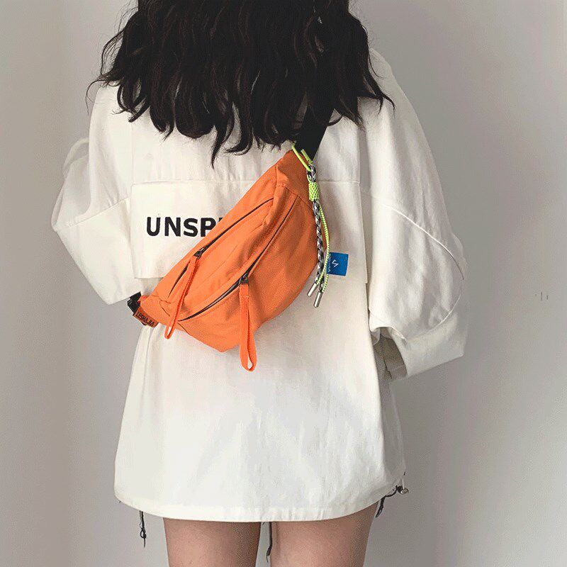 胸前斜挎包腰包女潮百搭帆布包休闲运动胸包男帆布饺子包2025新款
