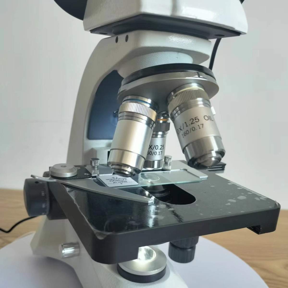 三目生物显微镜科研及高清科研教学实验用生物显微镜 看细菌螨虫