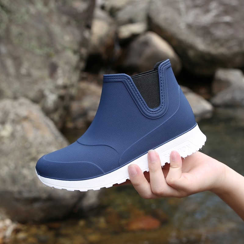 男孩可爱儿童雨鞋女孩小学防滑加绒棉轻便水鞋大童胶鞋宝宝雨靴男