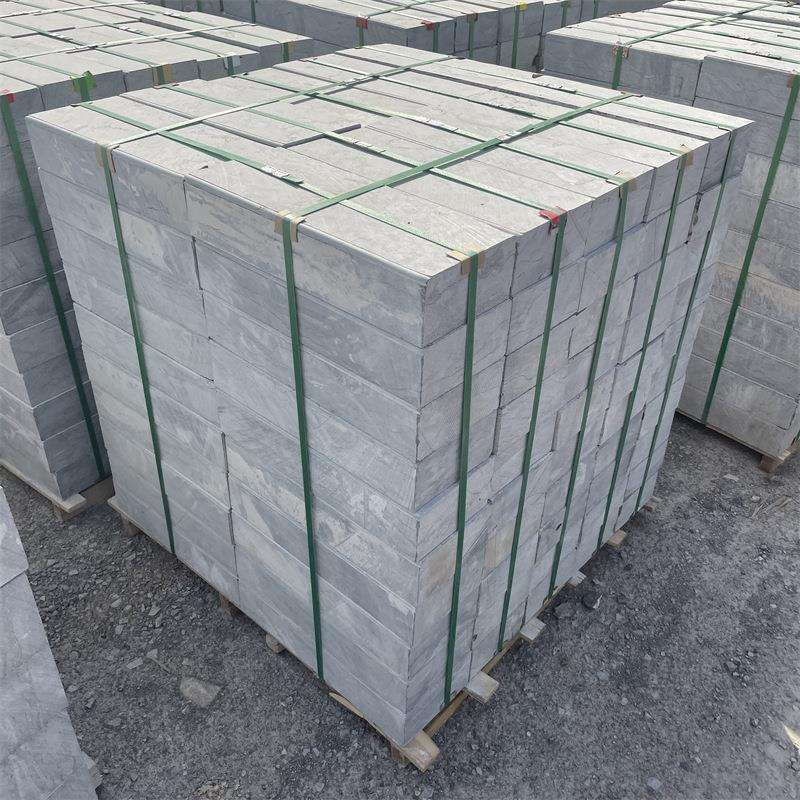 供应山东青石板台阶石手凿面錾道面机切面踏步石路沿石庭院铺路石