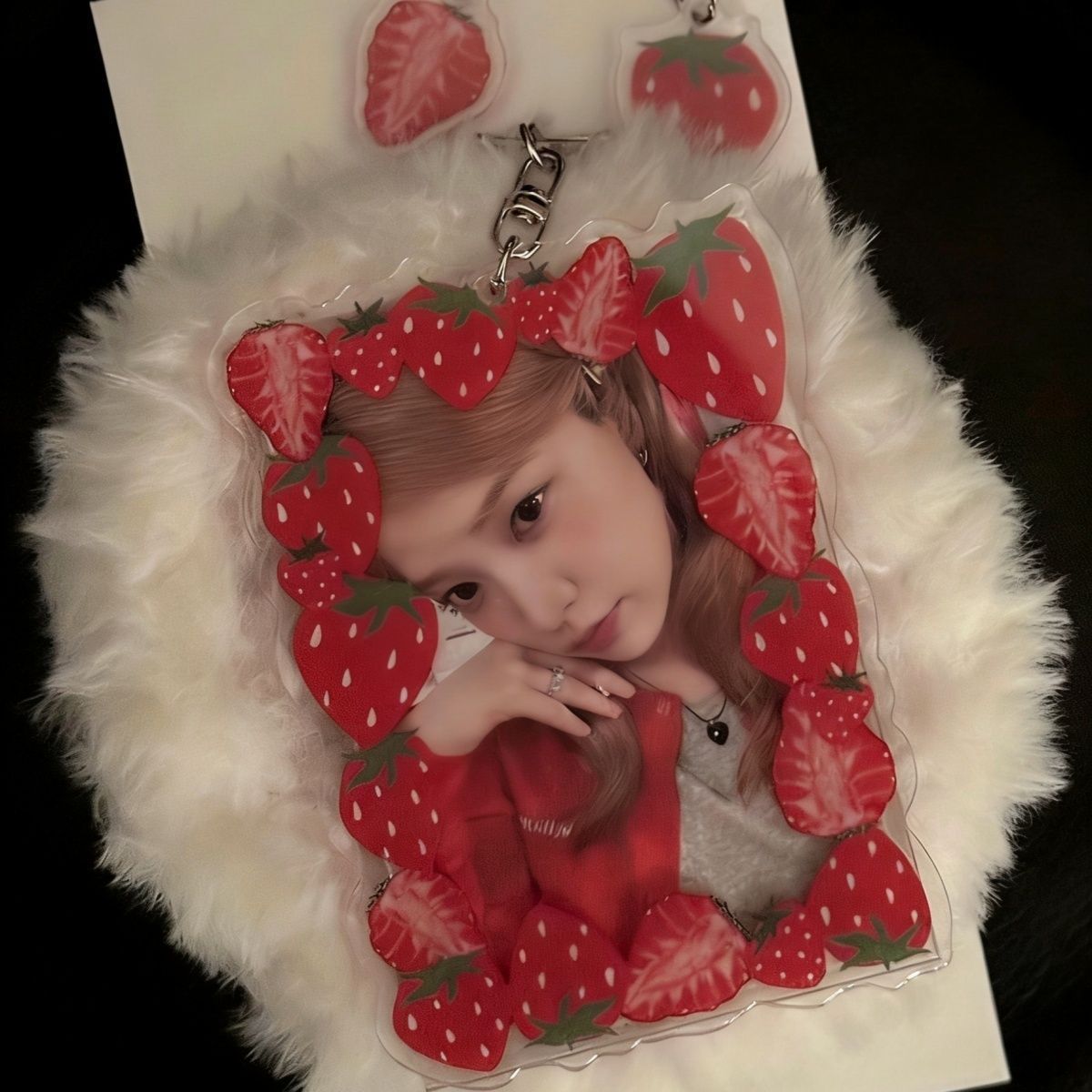 新款草莓卡套亚克力谷美无属性