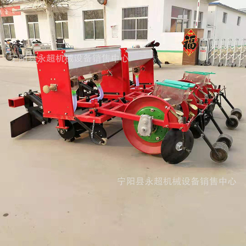 四轮车带免抠膜玉米谷物精播机 鸭嘴式花生蔬菜膜上点播机 穴播机