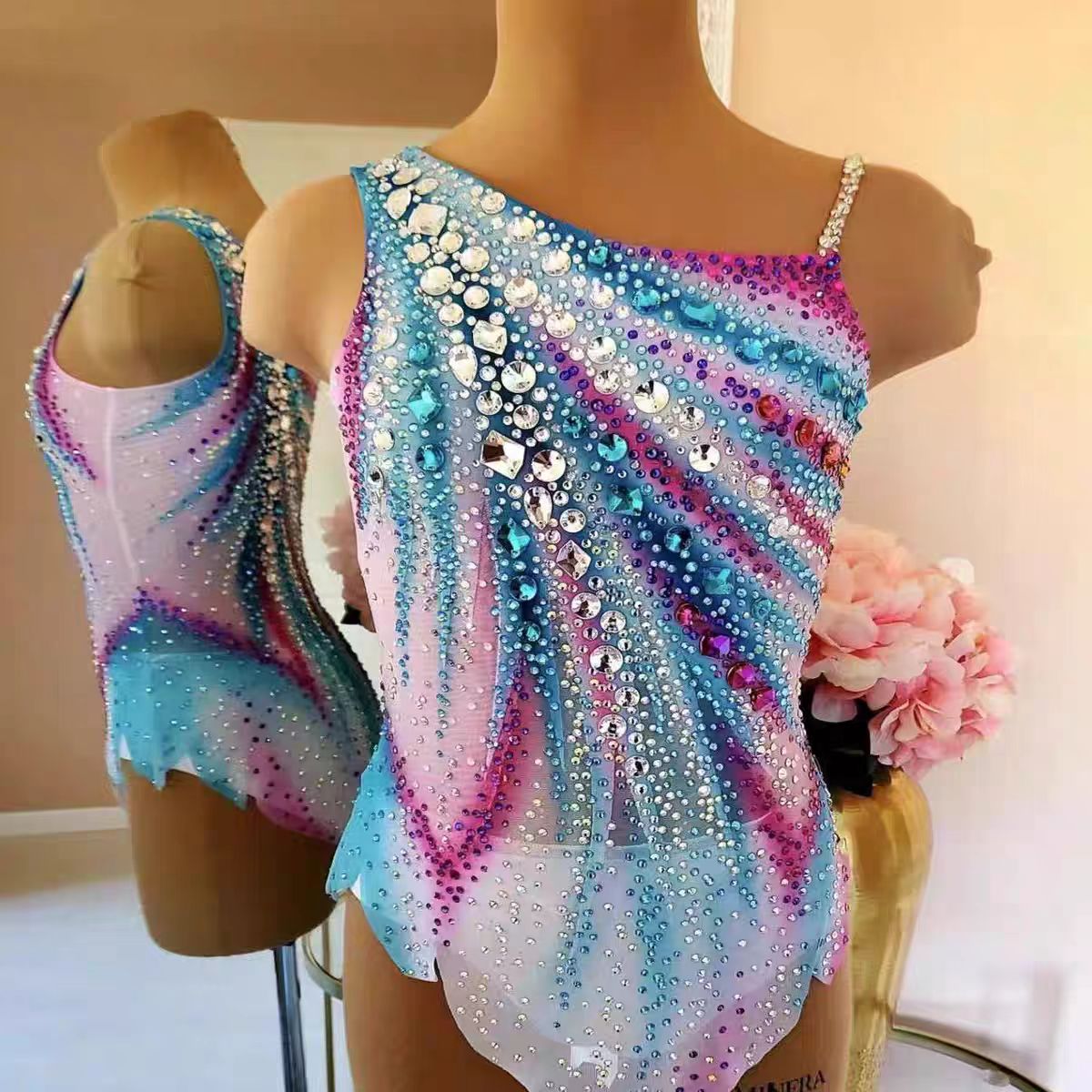 左媄艺术体操儿童成人专业比赛