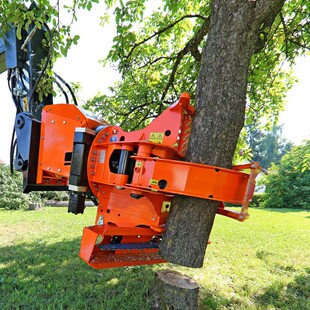 挖机360度旋转液压伐木机 多功能简易伐木机 回转属具抱锯夹