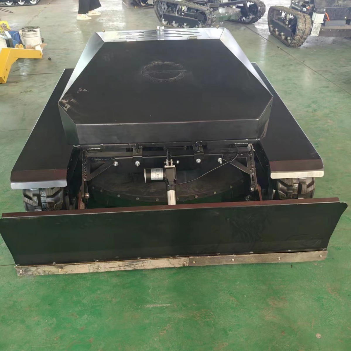 厂家直供22马力遥控履带割草机 园林荒地草坪全地形汽油割草机