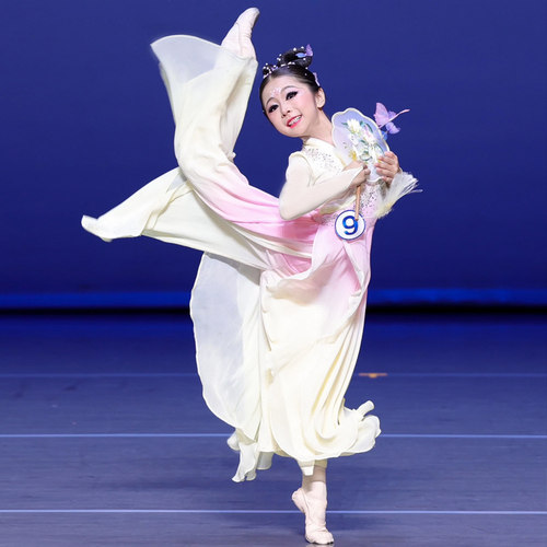 古典舞演出服女儿童中国风小孩舞蹈服大裙摆服装剧U目表演古筝飘