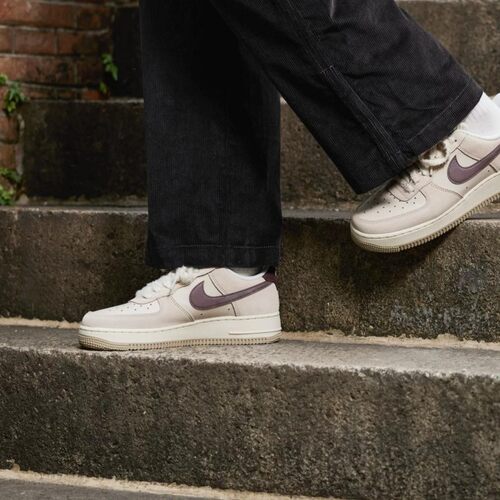 滔搏NIKE耐克女子AIR FORCE 1 '07运动休闲鞋IX7363-104
