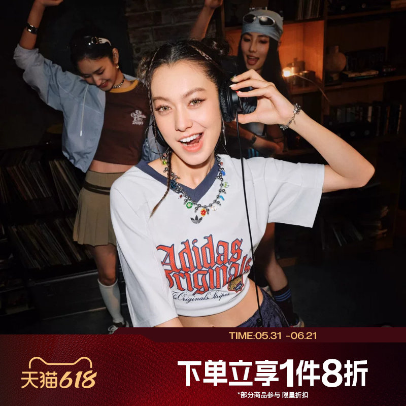 滔搏adidas阿迪达斯三叶草女子V领运动休闲短袖T恤KT3062