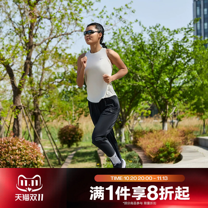 滔搏NIKE耐克女子宽松跑步运动裤训练休闲梭织长裤FB7030-010
