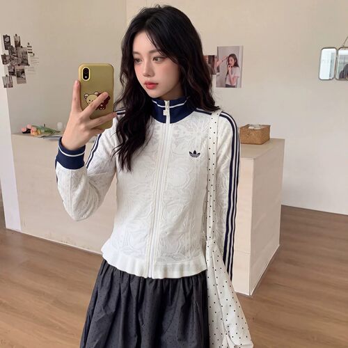 滔搏adidas阿迪达斯三叶草女子SPORTS TT运动休闲夹克外套KX6899