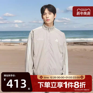 滔搏adidas阿迪达斯男子梭织高领口运动宽松夹克外套KC2835