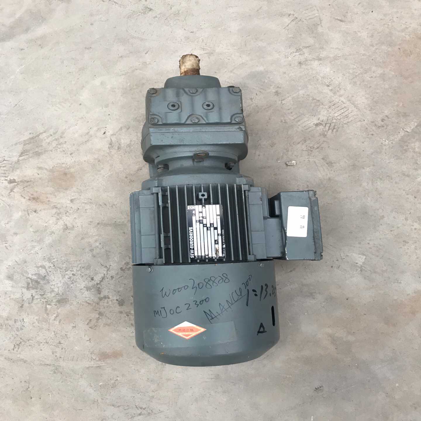 一台sew未使用过齿轮减速机，型号：R37 DM90L4，功【鑫鑫商