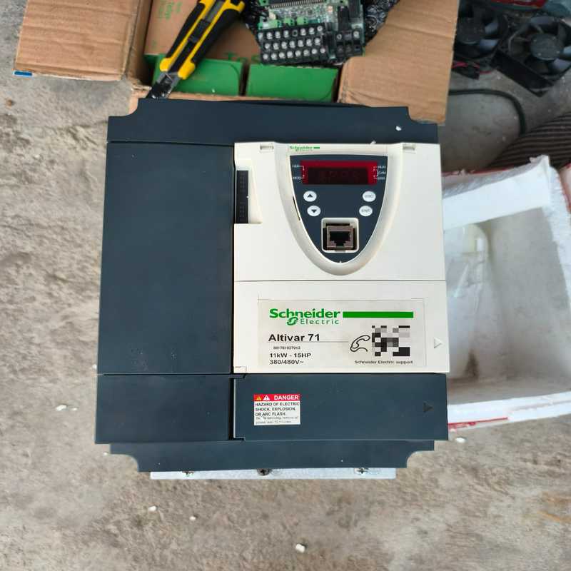 施耐德变频器ATV71HD11N4Z，拆机功能包好，成色新，--议价商品
