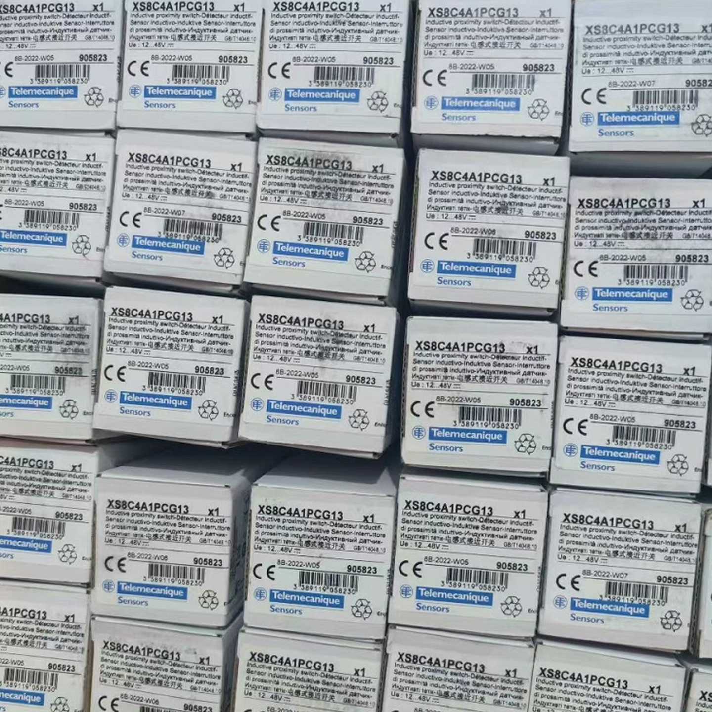 施耐德TE接近开关XS8C4A1PCG13长方体型40【白零商行】