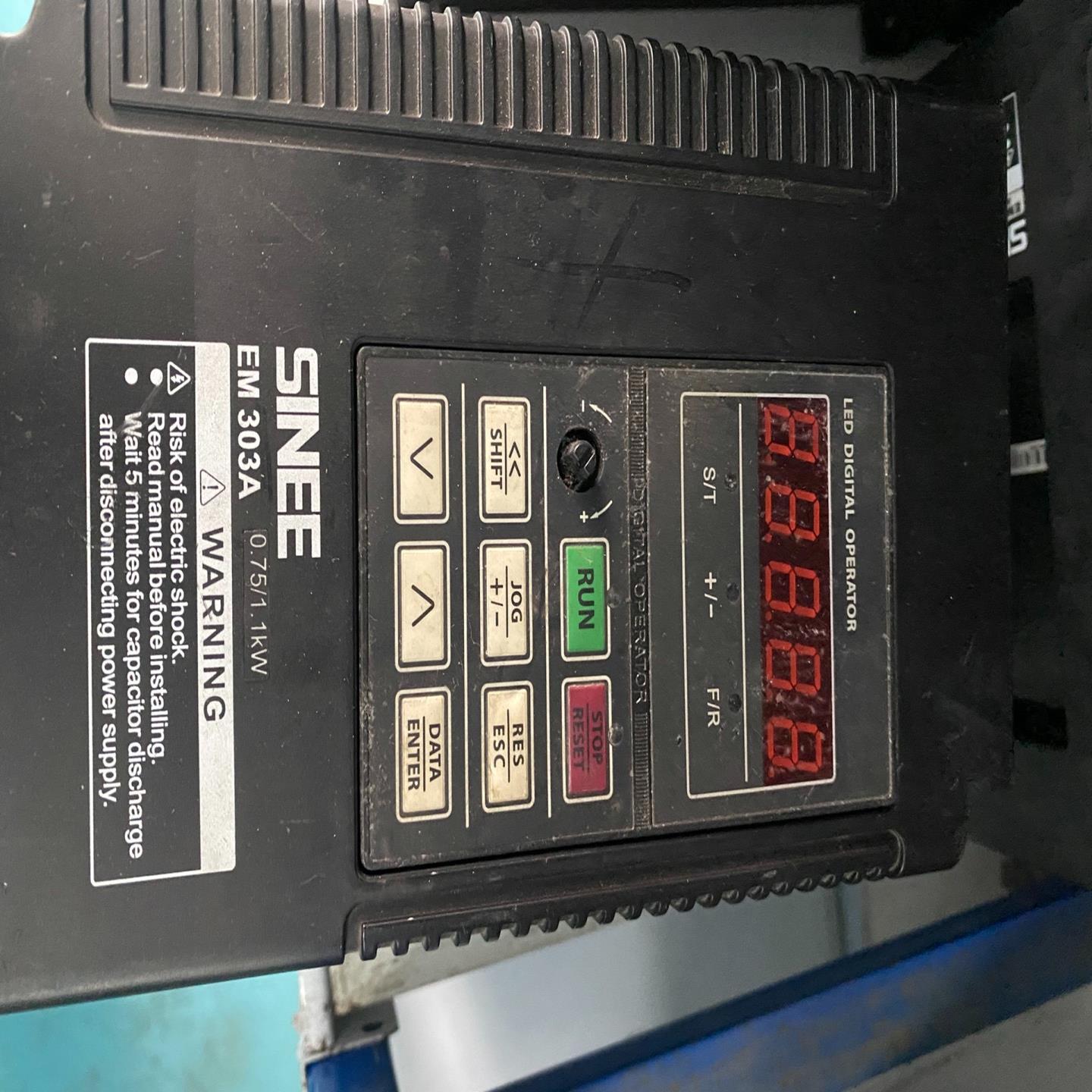 正弦变频器原装拆机EM303A-0R7G/1R1P-3AB包