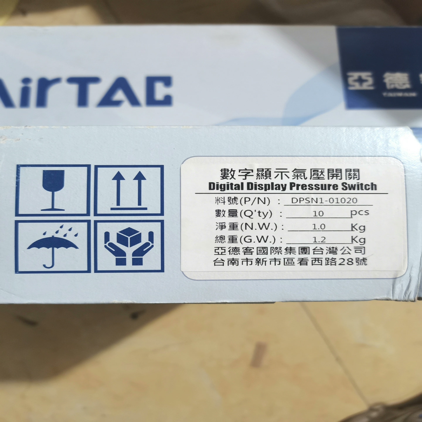 询价~亚德客数显压力表DPSN1-01020，有39个，图片实