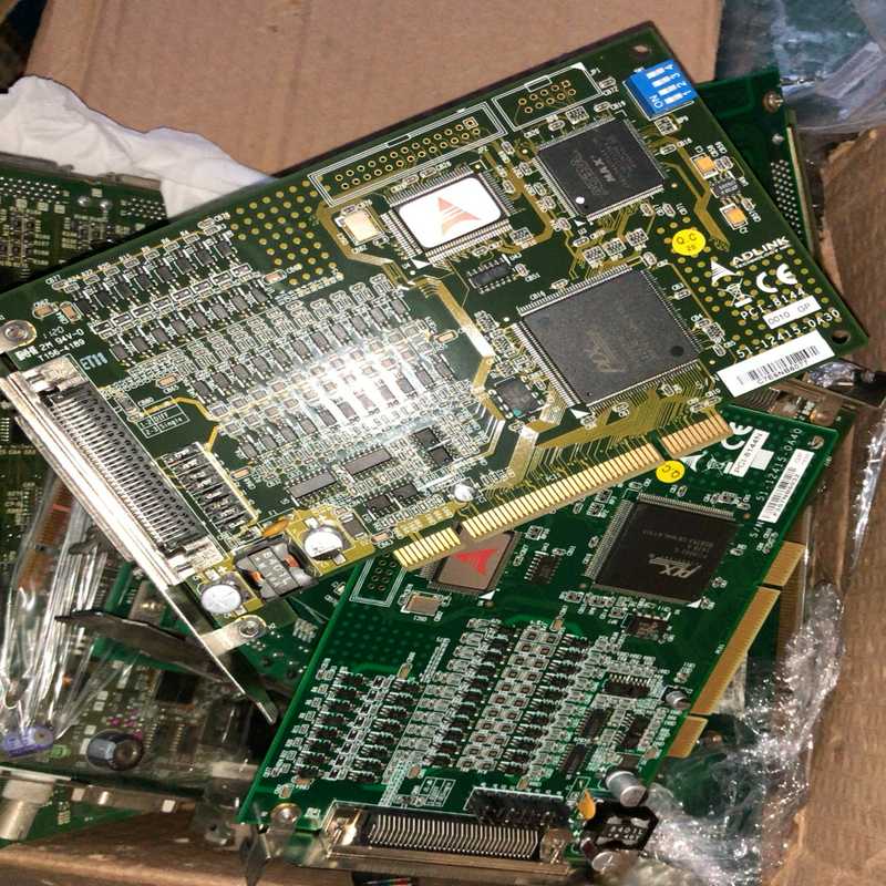 凌华PCI-8144N实图。（佳毅工控）