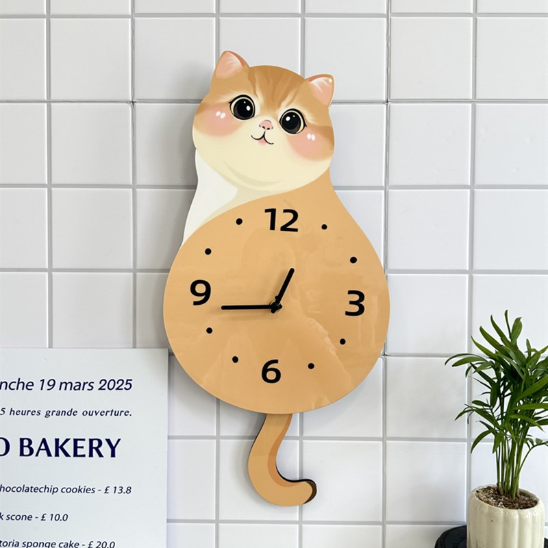 2025新创意挂钟可爱的金y色渐变猫尾可摆动装饰挂钟客厅钟