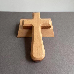实木十字架摆件书桌办公室桌面摆台木质高14.5厘米
