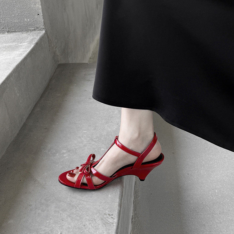 手工女鞋~7cm高跟2025夏季新款时尚蝴蝶结漆皮露趾坡跟凉鞋潮新款,女鞋,一字带凉鞋,淘宝优惠券,粉丝福利购,淘宝优惠卷