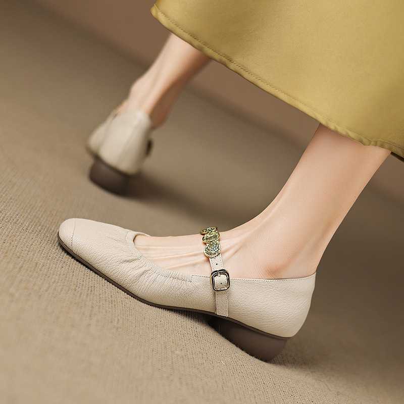 软底奶奶鞋法式褶皱羊皮粗跟浅口单鞋金属扣一字带玛丽珍小皮鞋女