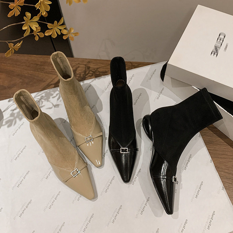 小仙女B备尖头异形跟绒面弹力瘦瘦靴2024秋季水钻扣通勤贵气短靴