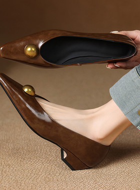 牛皮版复古红色单鞋女方头浅口高级感小金球低跟不累脚通勤瓢鞋春