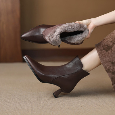 法式洋气小短靴女冬季加绒加厚棉鞋细跟软底高跟鞋尖头雪地靴羊毛