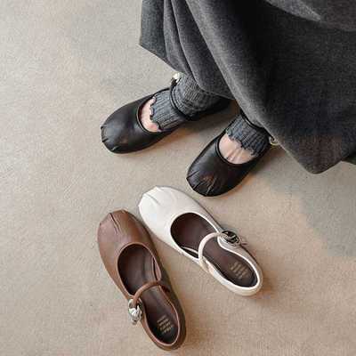 新品圆头浅口一字带玛丽珍单鞋女2025年新款秋季平底舒适黑棕白色