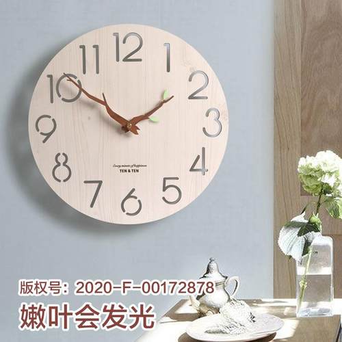 现代简约挂钟客厅木板挂钟时尚大气静音北欧时钟木针创意木钟日式