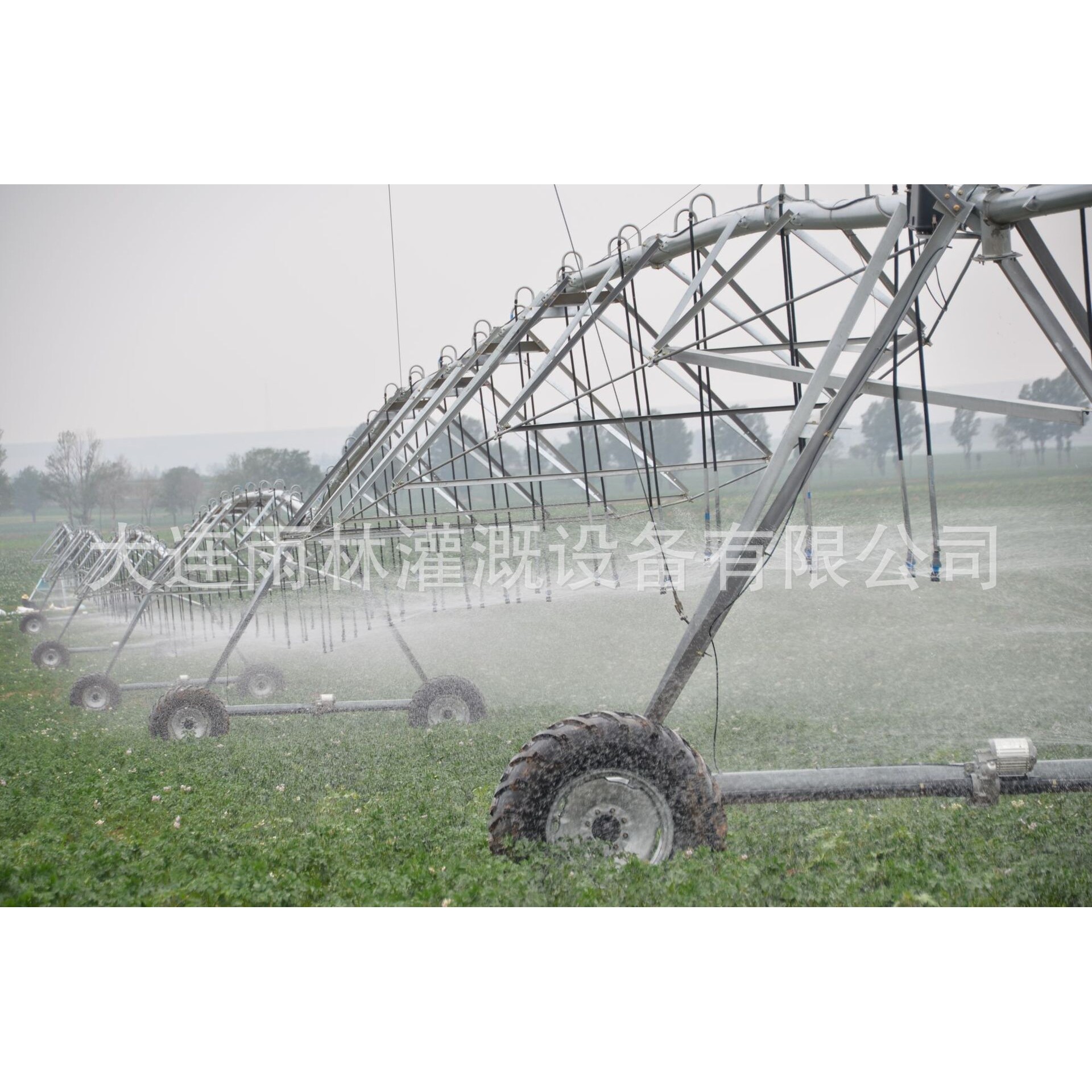 DYP四轮牵引式喷灌机厂家供应可移动指针式喷灌机节水灌溉易操作