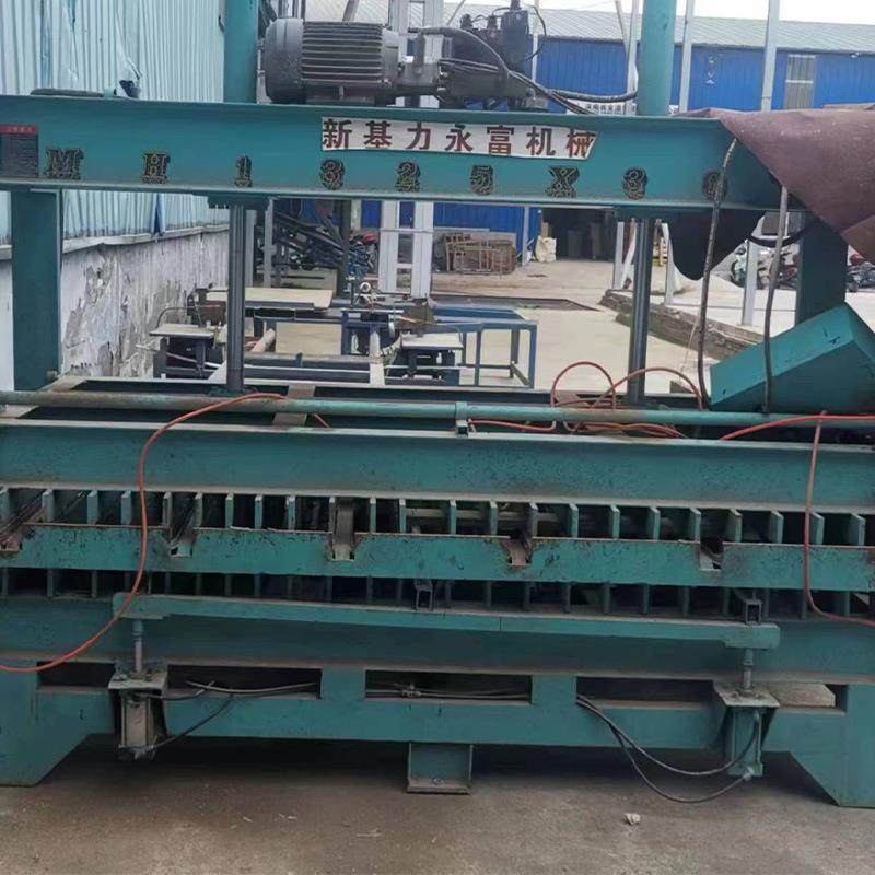 出售4x8尺冷拼机自动进出板带300个夹子