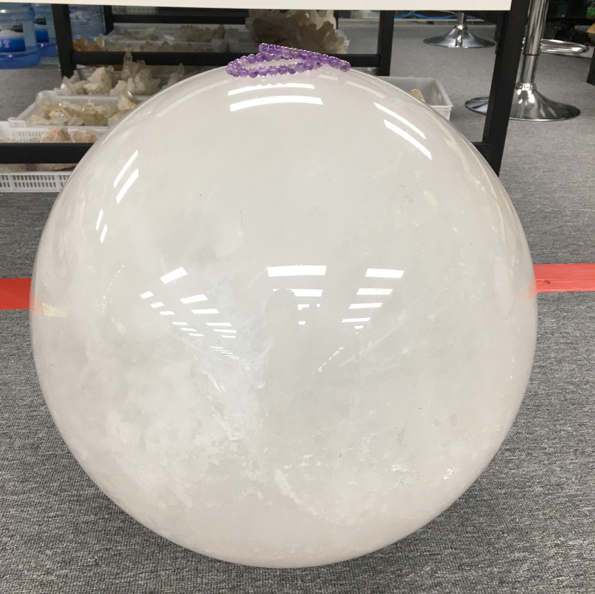 天然白水晶球原石打磨66厘米超大旺宅护院白色风水球公司客厅摆件