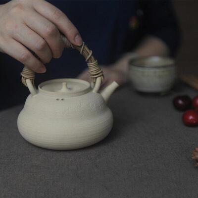 潮人茶事 信堂手工刻字提梁白泥烧水壶煮茶壶家用明火陶壶煮茶器