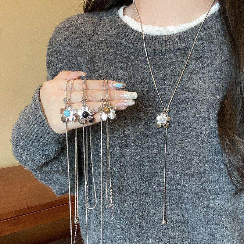 吊坠韩系银色女轻可项链配饰奢小众链长款小花锁骨抽拉毛衣链调节