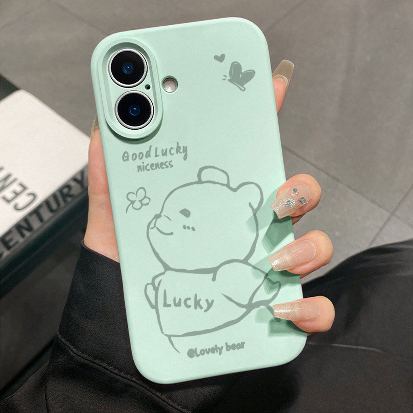蝴蝶幸运小熊适用于苹果17promax手机壳液态硅胶iPhone16pro保护套情侣15新款创意14超好看独特13全包12超火