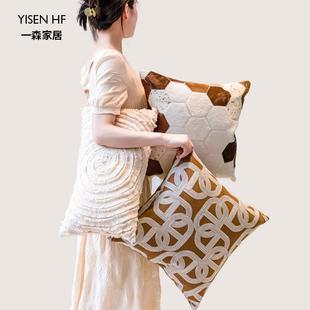 一森轻奢高级感沙发抱枕棕色提花靠枕客厅靠垫网红样板间马蹄扣