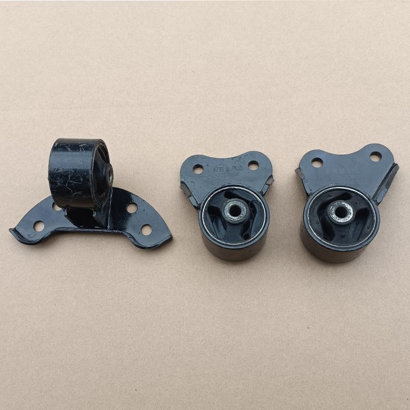 雷丁小王子小骑士比德文M8电动汽车变速箱齿轮差速器悬置支架吊耳