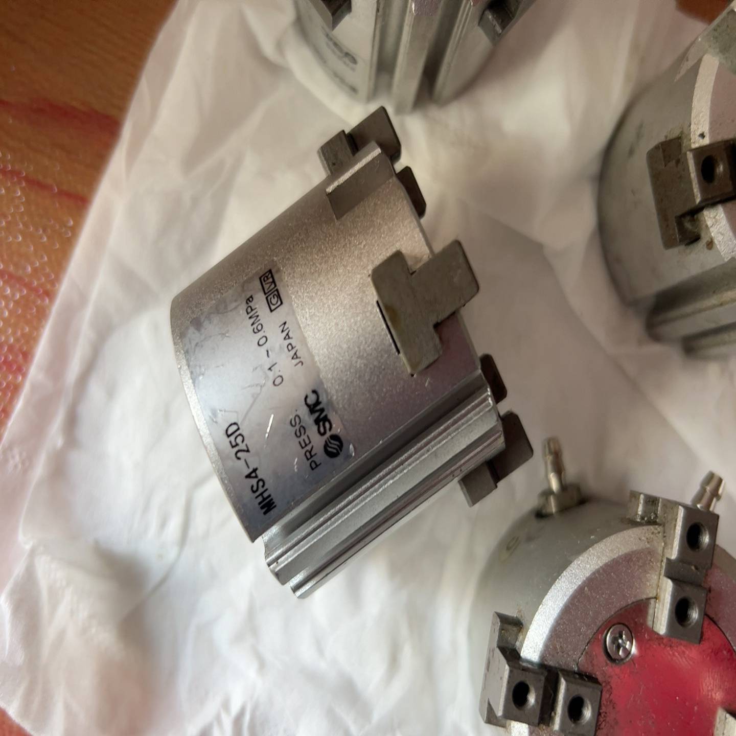 【请询价】SMC气缸  MHS4-25D一个实物图片功能完好需要