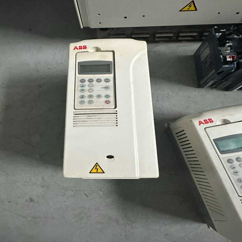 #变频器三相380v ABB ACS800系列变频器ACS8（崽载电子）