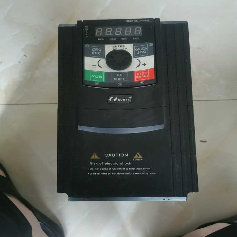 日业变频器：CM530H-B4T5R5GB/7R5PB-5.（豆豆设备）