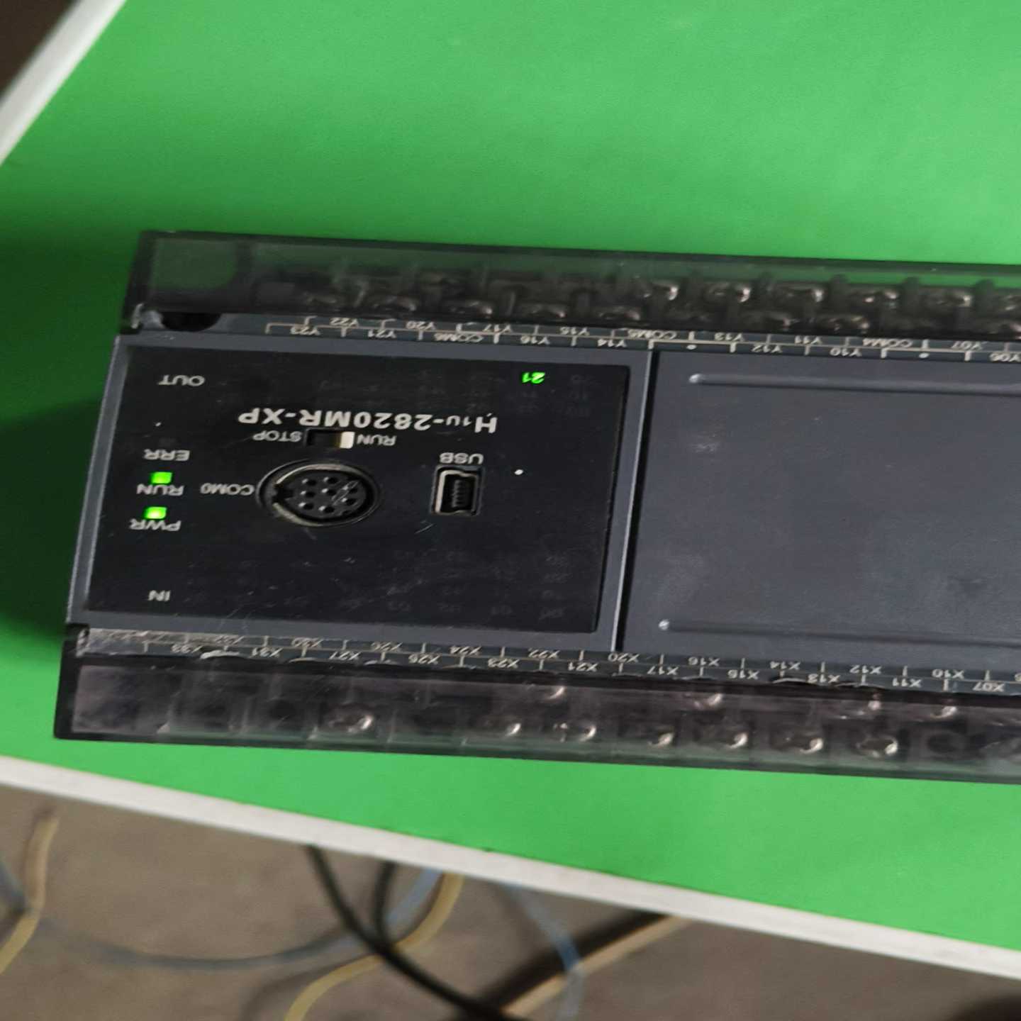 汇川H1u-2820MR-XP，成色如图，通电显示如图，用上【卡奥电子】