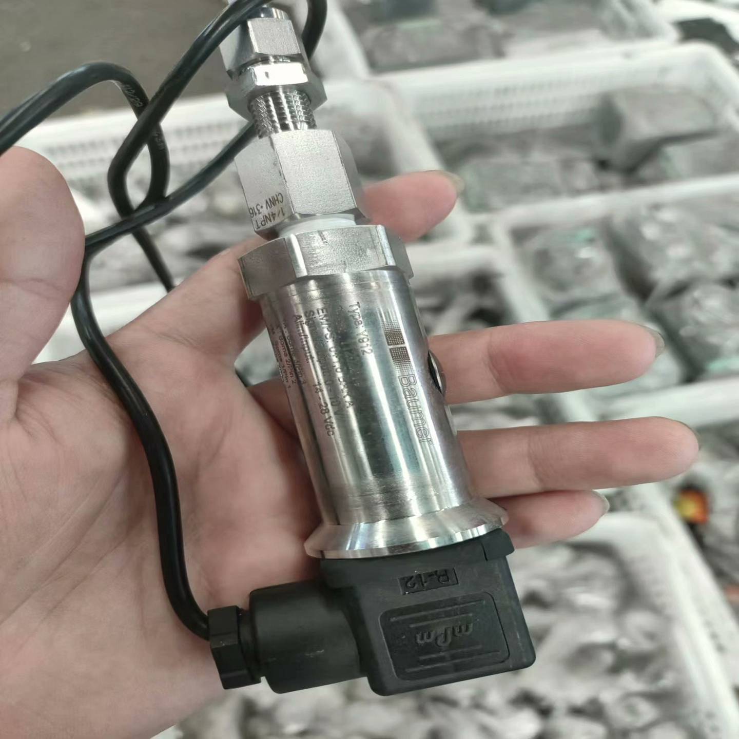 询价100个Baumer 压力变送器  Y912，，成色~可接维修