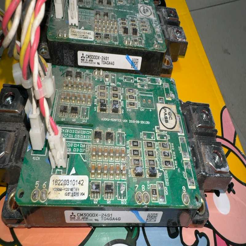 (询价)三菱 CM300DX-24S1模块，成色如图，功能正常拆下来